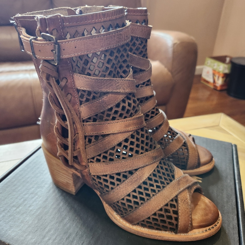 NEW Freebird Nikki Brown Gladiator Sandals